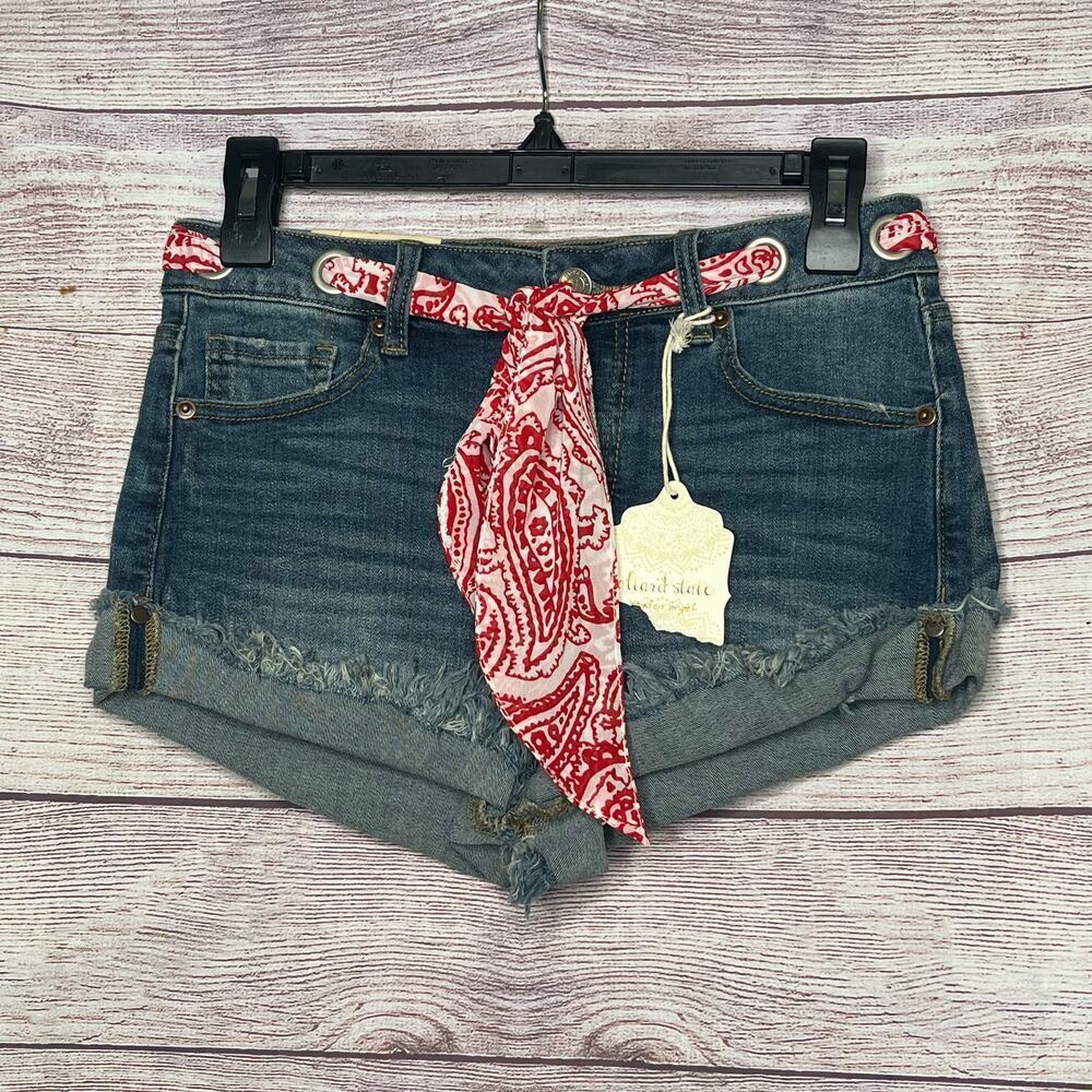 Altar'd State Marlo Button Fly Bandana Belt Distressed Denim Shorts Size 26 New - Picture 6 of 10